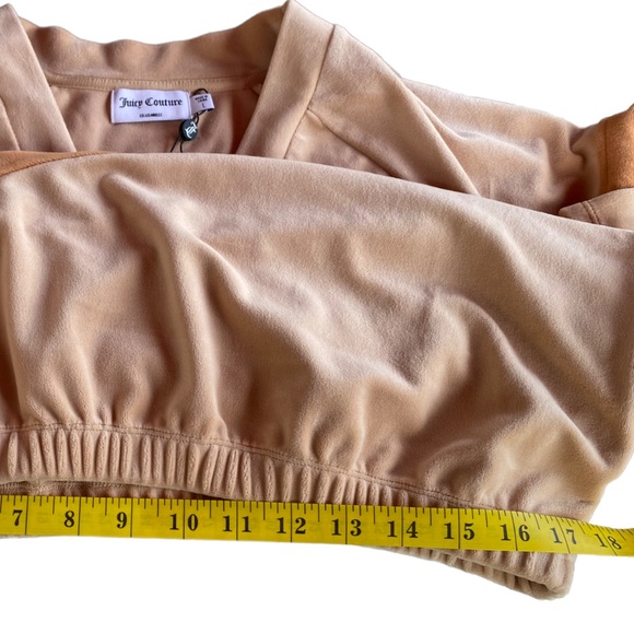 ⭐️HP NWT Juicy Couture Luxe Velour Raglan V Neck Sweater Beachwood Tan Large - Picture 11 of 12
